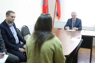 Владлен Колесников провел прием граждан по личным вопросам