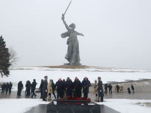 Память защитников Отечества почтили на Мамаевом кургане