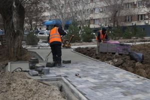 В Центральном районе продолжаются работы по благоустройству сквера по ул. 7-й Гвардейской