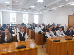 В гордуме вновь гостили школьники