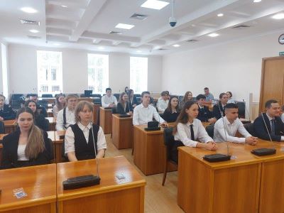 В гордуме вновь гостили школьники