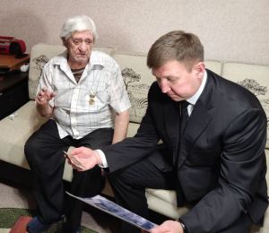 При содействии депутата Сергея Сидельникова пенсионеру Василию Белицкому присвоен статус «Житель осажденного Сталинграда»
